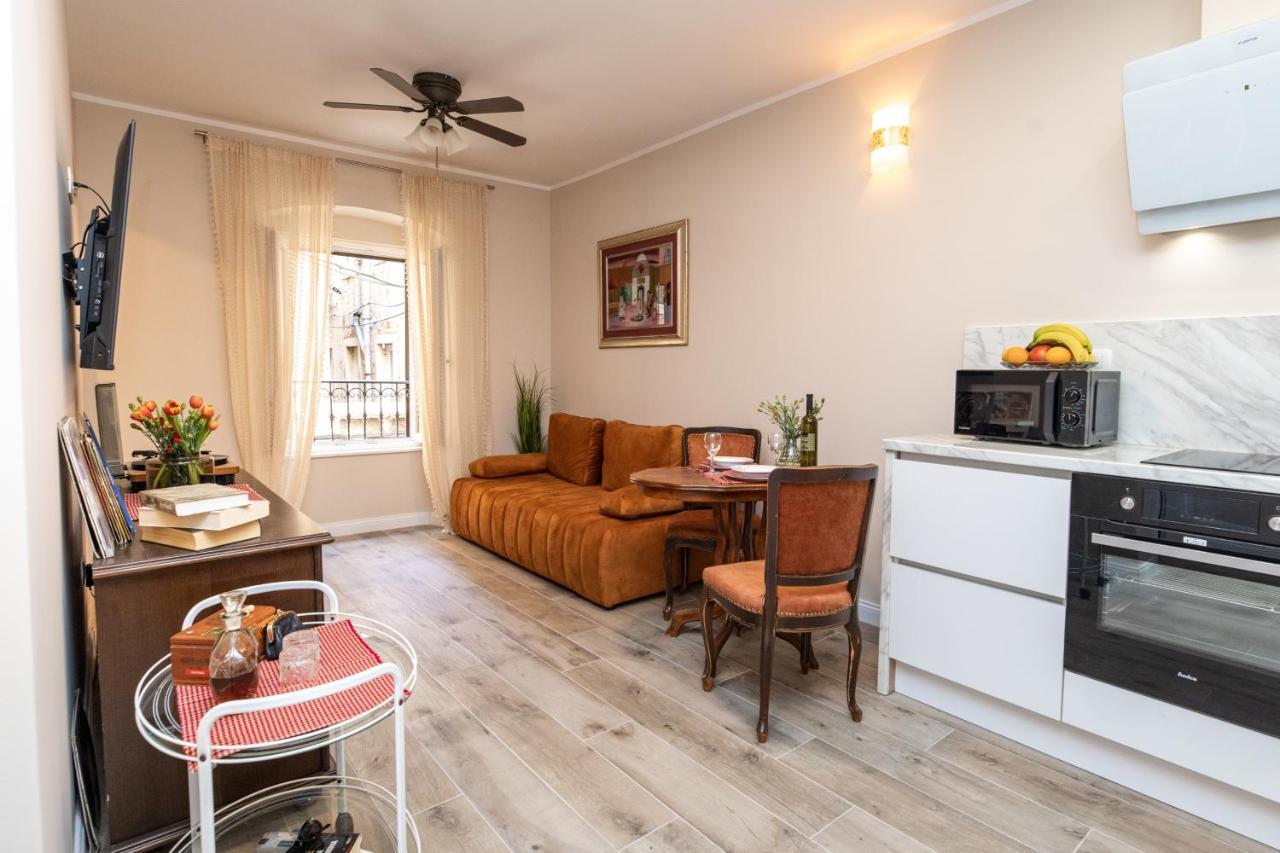 Stanley Helenski - Apartment In Old Town Sibenik Bagian luar foto