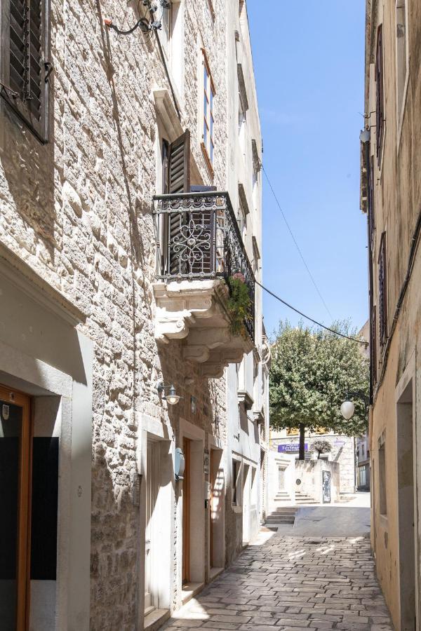 Stanley Helenski - Apartment In Old Town Sibenik Bagian luar foto