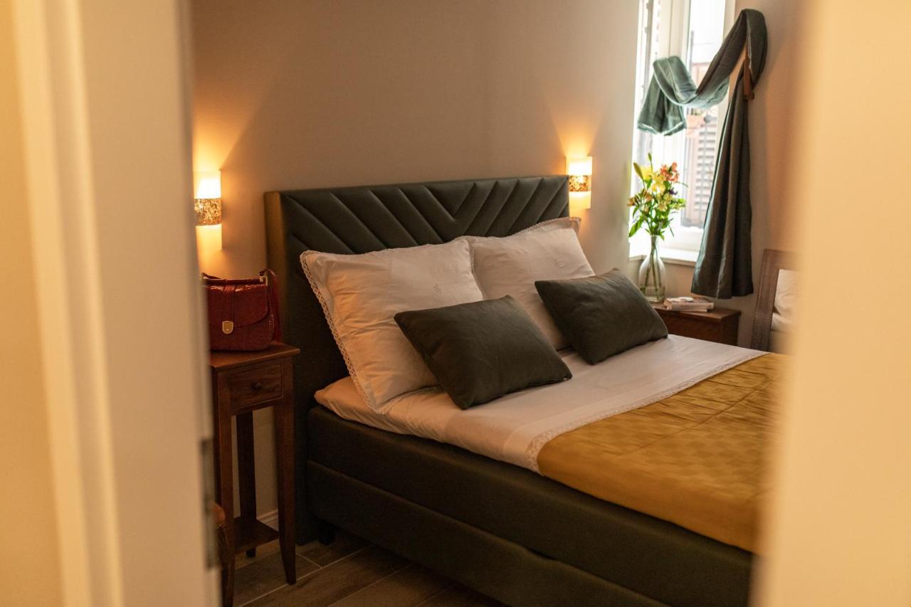 Stanley Helenski - Apartment In Old Town Sibenik Bagian luar foto