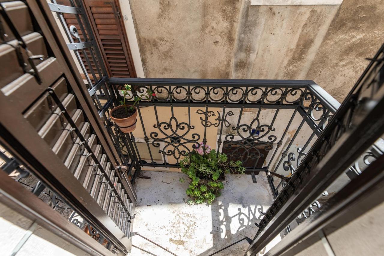 Stanley Helenski - Apartment In Old Town Sibenik Bagian luar foto