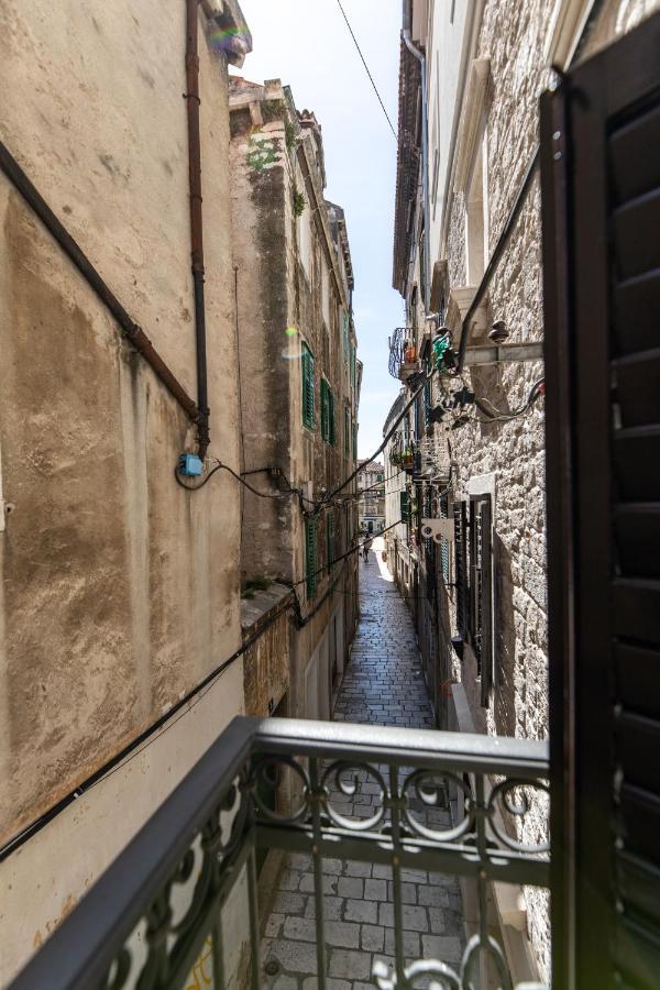 Stanley Helenski - Apartment In Old Town Sibenik Bagian luar foto