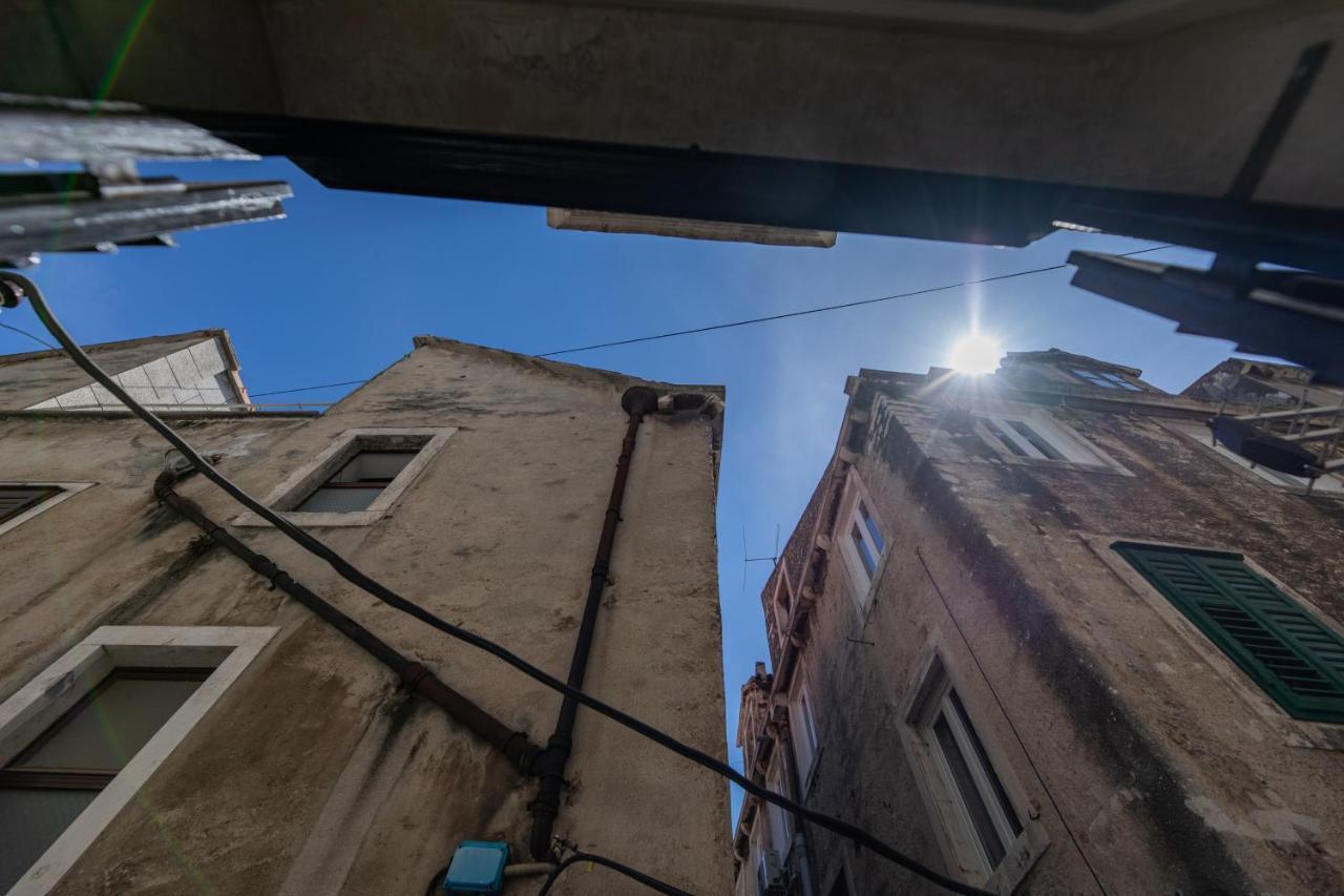 Stanley Helenski - Apartment In Old Town Sibenik Bagian luar foto